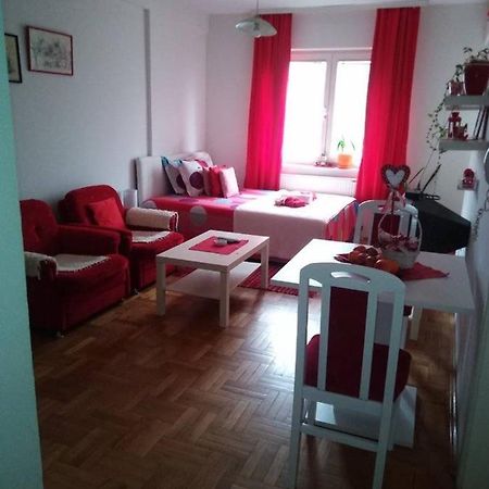 Apartman Mira Пожареваць Екстер'єр фото