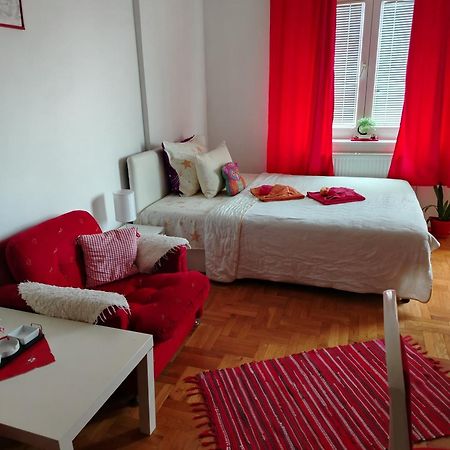 Apartman Mira Пожареваць Екстер'єр фото