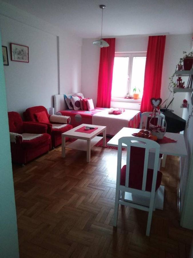 Apartman Mira Пожареваць Екстер'єр фото