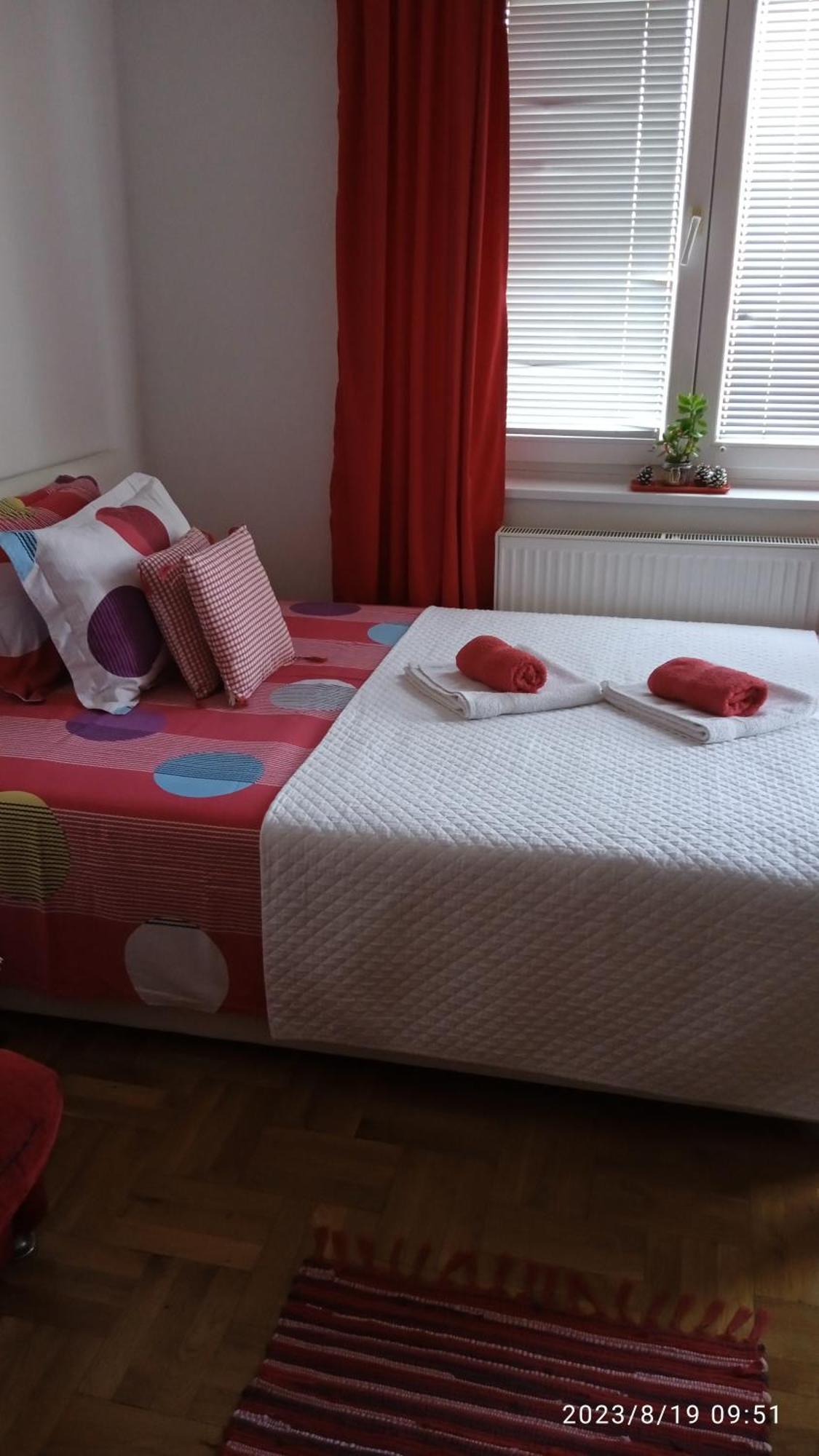 Apartman Mira Пожареваць Екстер'єр фото